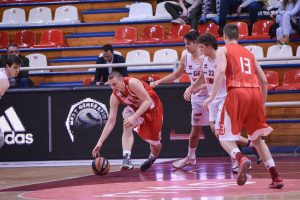 SPEKTAKL ZA KRAJ: Zvezda razbila Efes i zakazala susret sa Partizanom, u finalu Evroliginog turnira!