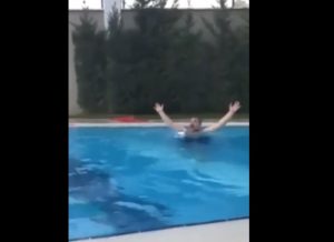 URNEBESNO: Trener Mladosti na pripremema u ulozi Vesne Zmijanac i ‘polomljena tarabica’ (VIDEO)