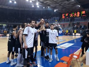 IZ DO SAD RETKO VIĐENOG UGLA: Pogledajte kako su igrači Partizana proslavili plasman u finale Kupa Radivoja Koraća (VIDEO)