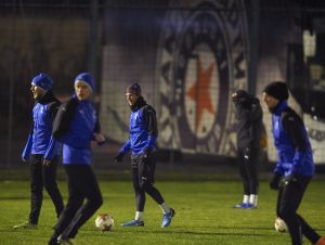 DAN UTAKMICE: Igrači Viktorije u obilasku stadiona Partizana, a trening su odradili na novom terenu (FOTO)