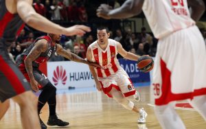 ŠTA KAŽU DELIJE: Evo na koga jedonog navijača podseća trener Armanija (FOTO)