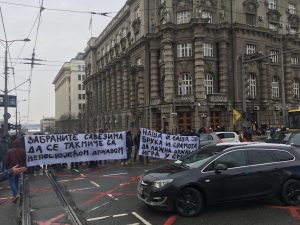 BURA U BEOGRADU: Navijači iskalili bes na prostorijama RSS, otkazane i preostale utakmice takozvanog Kosova! (VIDEO) (FOTO)