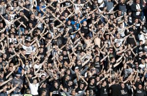 RUSI PIŠU: Navijači CSKA imali srpsku podršku u Engleskoj, osvanuli snimci sa navijačima Partizana pred Arsenal (VIDEO)