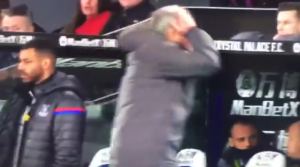 ‘SPECIJALNI’ POKAZAO EMOCIJE: Murinjo flašicom pogodio navijača, ‘ludilo’ na tribinama posle gola Matića (VIDEO)