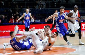 GROBARI U GLAS: Puštamo ih da Zvezda ne bude prva! (FOTO)