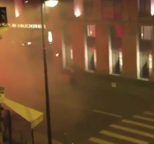 ‘PREPISUJU OD DELIJA’: Pravi rat ispred hotela u kom su smešteni fudbaleri Reala u Parizu (VIDEO)