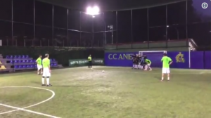 HOĆE LI PREĆI NA FUTSAL: Majstorija Totija, De Rosi isprozivao golmana (VIDEO) (FOTO)