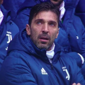 SLIKA OD MILION REČI: Astori im dao energiju, Astori je uzeo – scena na kraju meča najbolje opisuje tugu u Firenci (FOTO)