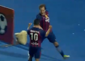 IMAMO LI GOL SEZONE: Ceo svet bruji o čaroliji urugvajskog napadača! (VIDEO)