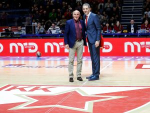 PUN PIONIR NA NOGAMA: Veliki aplauzi Delija za trenera Mornara! (VIDEO)