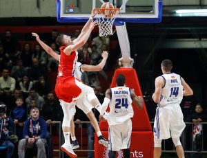 IZNENAĐENJE: Vreo doček za košarkaše Zvezde u Baru (FOTO)