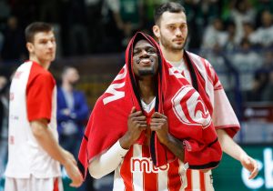 MA KAKAV REAL: Zvezdaši transparentom o neprijatnoj uspomeni ‘pecnuli’ navijače Partizana pred majstoricu u ABA ligi (FOTO-UBOD)