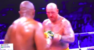 DA LI SMO DOBILI NOKAUT GODINE: Šaka, nos, patos – pa pravo u bolnicu (VIDEO)