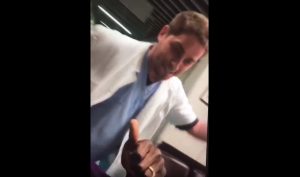 STIŽU PORUKE PODRŠKE: Donald se javio snimkom iz bolnice, pomenuo Astorijev slučaj – a izgledom zabrinuo navijače crveno-belih (VIDEO)