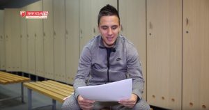 KAKAV GEST: Navijačica Zvezde pozvala Jovičića na maturu, fudbaler prihvatio (VIDEO)