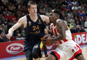 ‘BRATSKI’ SUSRET: Košarkaš Zvezde dočekao bivšeg igrača Partizana na Fajnal foru u Beogradu (FOTO-UBOD)