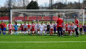 ‘INVAZIJA’ MALIŠANA: Puno posla za trenere na otvorenom treningu Crvene zvezde (VIDEO)