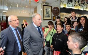 NASTAVLJENA USKRŠNJA ČAROLIJA: Zvezda ugostila decu sa Kosova i Metohije, Banjaluke…