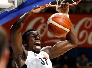 UNOSI RIVALE KROZ OBRUČ: Pogledajte dva silovita kucanja za 20 sekundi, kojima je Brajma već kupio Grobare! (VIDEO)