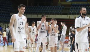 CRNO-BELO VEČE U PIONIRU: Pogledajte najbolje fotografije sa meča Partizan – Vršac