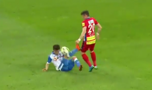 E, TO SE ZOVE IGRA GLAVOM: Da li je ovo najuvrnutija asistencija sezone? Ma, najbolja je! (VIDEO)