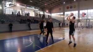 KO SE TOME NADAO: Pogledajte kako su u Ulcinju dočekali košarkaše Partizana na zagrevanju (VIDEO)