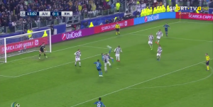 LJUDI, OVO JE ISTORIJA: ‘Makazice’ Ronalda će se gledati i za 50 godina! Zidan se uhvatio za glavu, a ceo Torino ustao da mu se pokloni! (VIDEO)