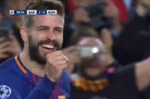 ZASTAVA PARTIZANA U PRVOM REDU ‘NOU KAMPA’: Dok je Pike slavio, iznenađenje u direktnom prenosu meča Barselona-Roma! (FOTO)