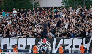 FOTO-UBOD: ‘Rat’ Grobara, ovoga puta transparentima (FOTO)