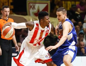 ZVEZDAŠI NEZADOVOLJNI: Ovo je zločin, ne košarka, kako sa rukometašem u Evroligu (FOTO)