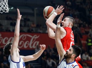FOTO-UBOD: Omić nije miljenik Delija, ali će ga posle duele sa Lukovićem bar malo ‘zgotiviti’ (FOTO)