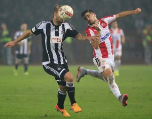 ŠOU-TAJM ZA SVE GROBARE I DELIJE: Bivši igrači Zvezde i Partizana udarili jedan na drugog – obojica po het-trik za poluvreme! (FOTO)