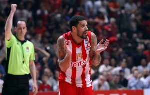 ‘EKSPLOZIJA U PIONIRU’: Feldin polaganjem uz faul ‘raspalio’ tribine (VIDEO)