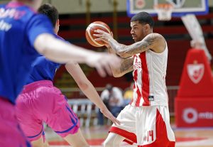 FUDBAL ILI NEŠTO DRUGO: Zvezdini košarkaši katastrofalniju posetu nisu skoro imali (FOTO)