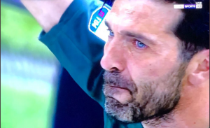 U 63. MINUTU VREME JE STALO: Momenat kada je Bufon ‘sišao’ sa fudbalske ‘pozornice’ jedan od najemotivnijih u istoriji fudbala (VIDEO)