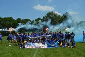 POKAZALI ZAŠTO SU ŠAMPIONI: Pred vernim navijačima Atakante ‘petardom’ i bakljadom završio sezonu (FOTO)