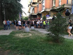 PUNI SE ‘PIONIR’: Dva velika ljubimca Grobara su zauzela svoja mesta, atmosfera je već sjajna (FOTO) (VIDEO)