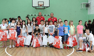 NASTAVLJENA TRADICIJA: Ovog puta Milijaš i Borjan su se družili sa osnovcima