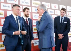 OTVOREN F4 EVROLIGE: Urnebesni Željko Obradović – ‘Sinoć smo se družili, a Šaras će i večeras da izađe!’ (FOTO)