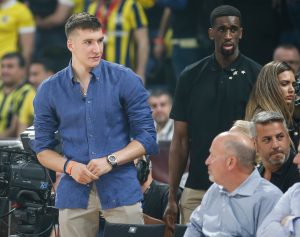 OVO DUGO NISMO VIDELI: Srpska NBA lica u ‘Štark’ areni – Jan Veseli ih doveo do ludila! (FOTO) (VIDEO)