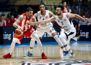 BAŠ PRETERANO: Pogledajte šta je večeras doletelo na parket ‘Pionira’ (FOTO UBOD)