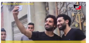 KO OD ISTE MAJKE ROĐENI: Mo Salah upoznao ‘brata blizanca’ (VIDEO)