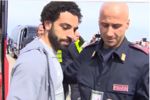 LIVERPUL STIGAO U RIM: Policija opkolila Salaha (VIDEO)