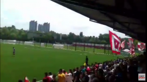 PREKINUT DERBI OMLADINACA: Delije pogrdno skandirale Slaviši Kokezi i poslale poruku fudbalskim sudijama! (VIDEO)