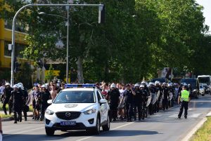 HAOS U NOVOM SADU: Tuča pred početak meča, Delije potom Vokrijem ‘pecnule’ Grobare (FOTO)