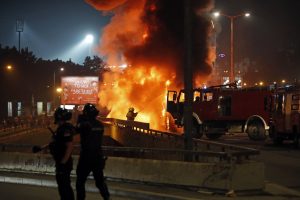 TVITER ‘PODIVLJAO’: Znate li da je zapaljen autobus sinoć u stvari bio ‘teroristički napad’ na crveno-bele?