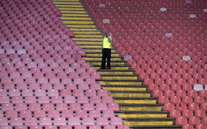 FOTO-UBOD: Susret Delija sa bakljama i policije nakon meča sa Spartakom, evo kako je to izgledalo