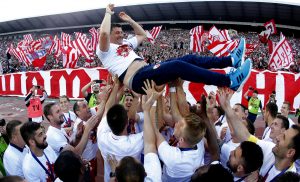 UDARNE VESTI DANA: Izgoreo Zvezdin autobus, Donaldova posveta na majici, Gaćinović zakucao Bajern, suze Bufona…