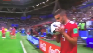 ŠTA URADI, ČOVEČE: Fudbaler Irana pokušao da iskopira famoznu Brazilku, sada mu se svet smeje (VIDEO)