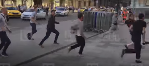 PRVI INCIDENT U MOSKVI: Taksista uleteo u navijače, osam povređenih, ostali ga ‘uhapsili’ (VIDEO)